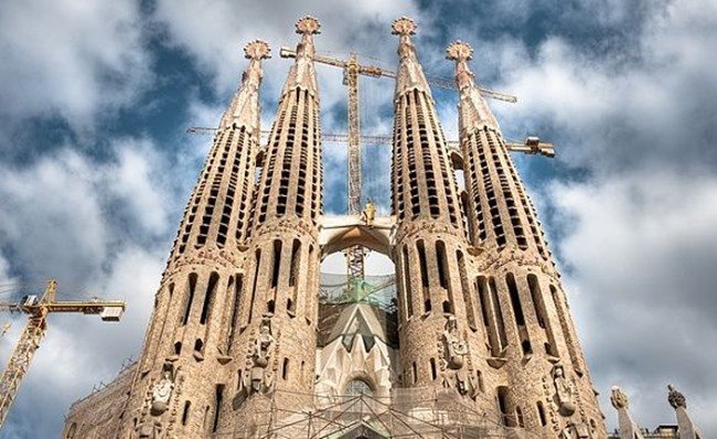 barcelona kilise kuleleri